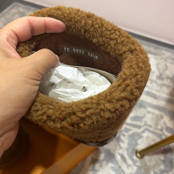 AUTHENTIC LV SnowDrop flat boots / SOLD OUT EVERYWHERE !!! - Picture 7 of 9